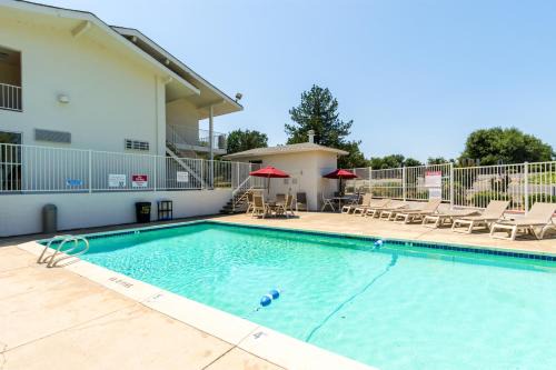 Redding Hotel | Motel 6-Redding, CA - Central