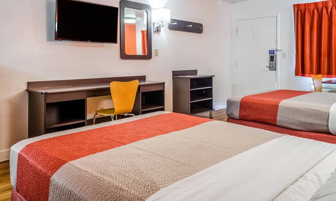 Saraland Hotel | Motel 6 Saraland, AL