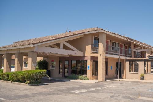 Soledad Hotel | Motel 6 Soledad, CA
