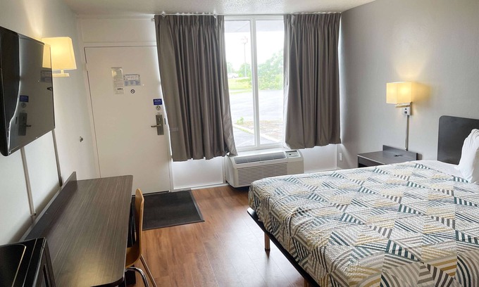 Troy Hotel | Motel 6 Troy, OH