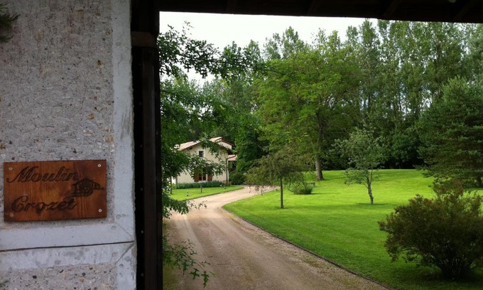 Montceaux Bed & Breakfast | MOULIN CROZET