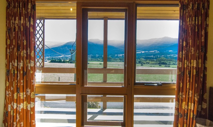 Tawonga Hotel | Mountain Creek Motel