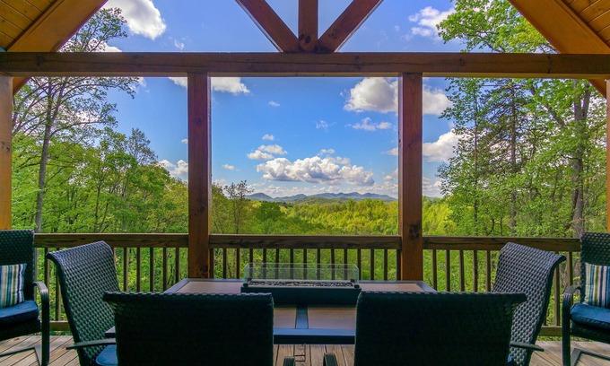 Marion Cabin | Mountain Crest | Pet-friendly Log Cabin with Mountain Views!