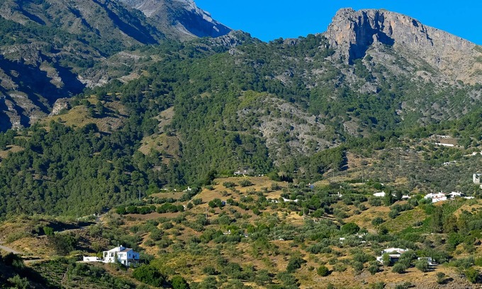 Canillas de Aceituno House | Mountain refuge next to the Sierra de Tejeda Natural Park