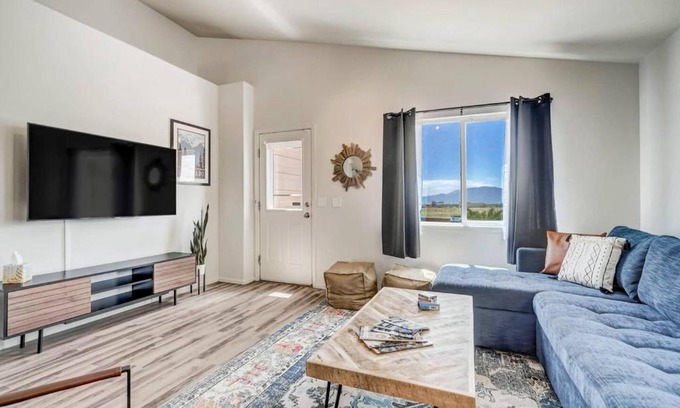 Colorado Springs House | Mountain Guest