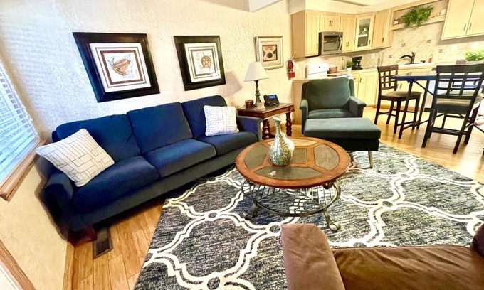 Mount Ida House | Mountain Harbor Lodge cottage on Lake Ouachita