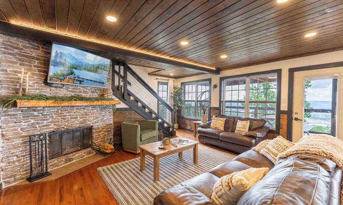 Bryant Cabin | Mountain High Cabin with hot tub, fire pit, & indoor pool!