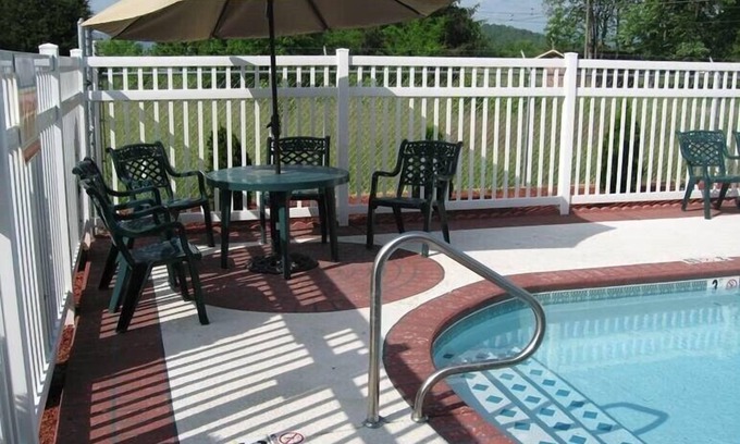 Dunlap Hotel | Mountain Inn & Suites Dunlap