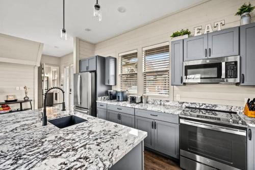 Sevierville House | Mountain Lake Escape