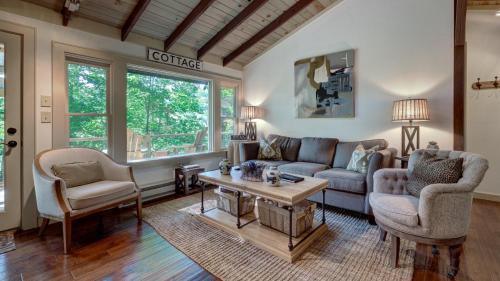 Mirror Lake House | Mountain Laurel Tree House