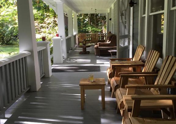 Ashford Hotel | Mountain Meadows Inn & Chalet Suites