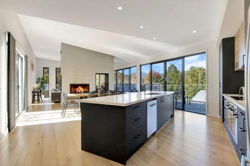 Bright House | Mountain Mist Retreat - 5 Bedrooms