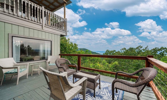 Mentone House | Mountain Retreat! Ruby's Roost Home & Loft