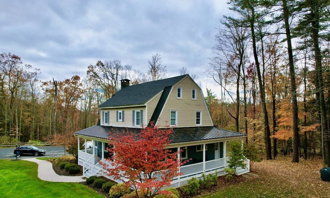 Ellenville Other | Mountain Top Farmhouse near Minnewaska: Hot Tub, Fireplace & Fire Pit