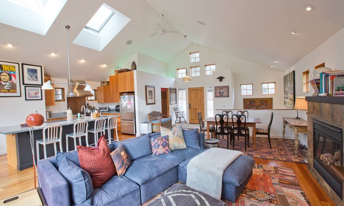 Ketchum Cottage | Mountain View 2 Bed/2.5 Bath Cottage In-Town, Hot Tub, extra bed Shepherd's Hut