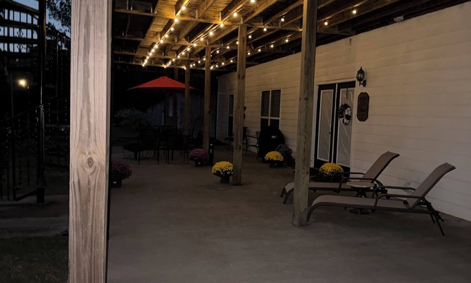 Silver Creek House | Mountain View 5 Queen Bedrooms WiFi FirePit BBQ