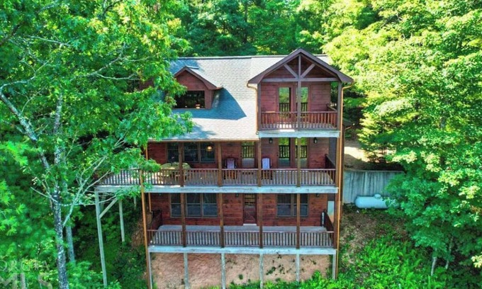 Ridgeline Vistas Cabin | *Mountain View* Bear Pause Mineral Bluff GA - Blue Ridge GA - East TN - West NC