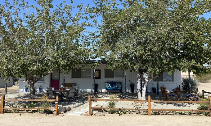 Joshua Tree Apartment | Mountain View Bungalows Under the Stars-Unit A Mars
