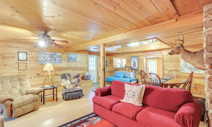Mountain View Cabin | Mountain-View Cabin on Farm: 3 Mi to Town & Shops