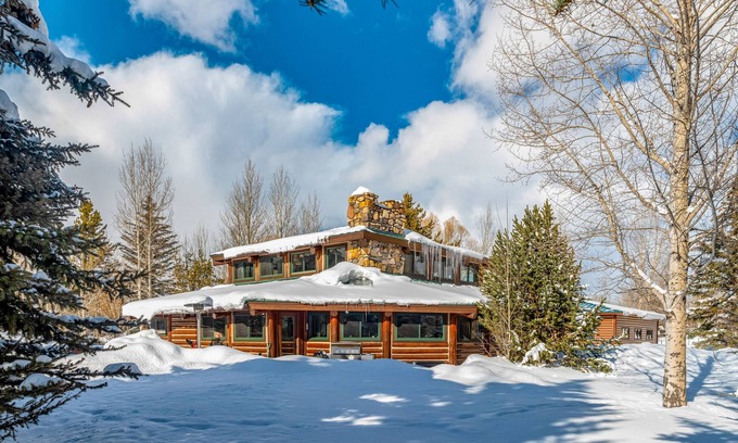 Wilson House | Mountain-view cabin with fireplace, hot tub, & grill - 30-day minimum