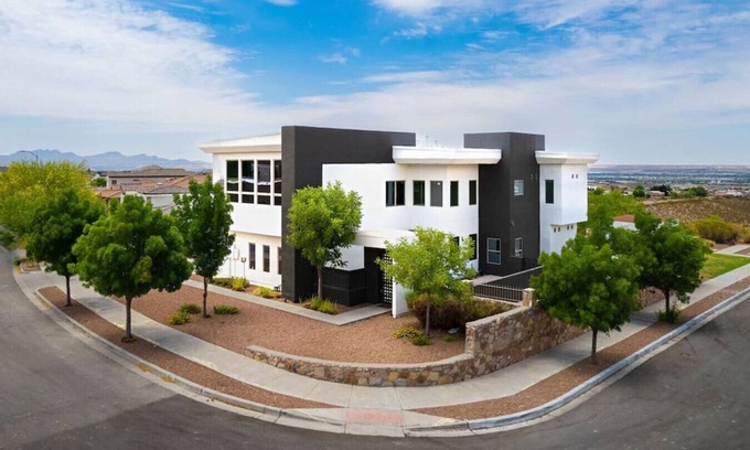 El Paso House | Mountain View Pool House