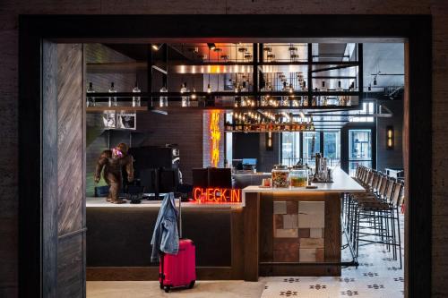 Downtown Springfield Hotel | Moxy Springfield Downtown