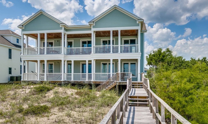 North Litchfield Beach Condo | Mr Bugs Summer House by Peace Vacations