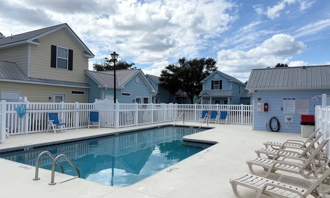 Myrtle Beach Cottage | MRV28, 2-Bedroom Cottage, 2 Blocks To Beach! Pool Front, Free WIFI