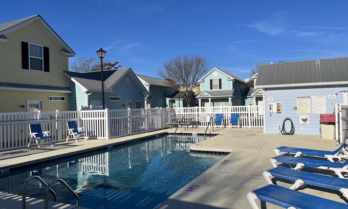 Myrtle Beach Cottage | MRV50, 3-Bedroom Cottage, 2 Blocks To Beach! Free WIFI, Free Parking