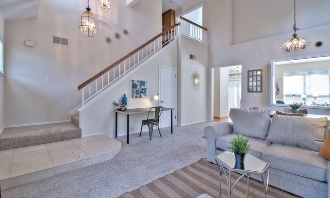 Carmine - Parkmont House | MSP1: 4bd/2.5ba home with easy access to 68O, 1O1, 88O Fwys