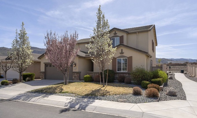 Reno House | Mt Views 5 Beds 3 Baths Home: Open FloorPlan 20 mins to Mt Rose 35 Mins to Tahoe