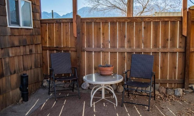 Independence Hotel | Mt Williamson Motel and Basecamp