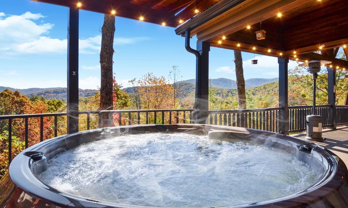 Epworth Cabin | MTN VIEWS! Modern Cabin, Hot tub, Games, Families!