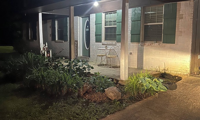 Dennis House | Mud Turtle 🐢 home Dogs stay FREE Large fenced yard! Nestled on 12 wooded acres.