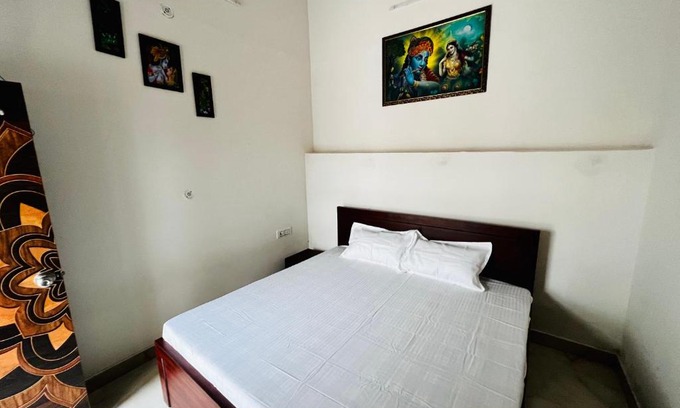 Barsana House | Mukhiya Ji Kripa Nikunj-Guesthouse