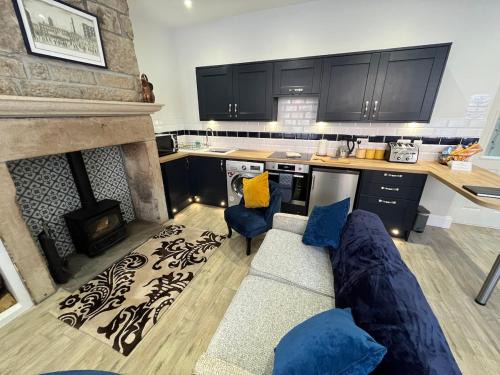 Walsden House | Mulberry Court At Hollins Mount - 174 Hollins Rd