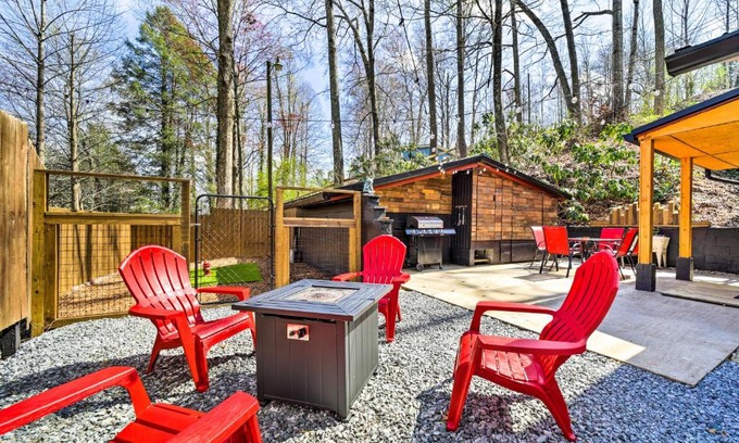 Brevard House | Multi-Unit Brevard Vacation Rental with Patio!