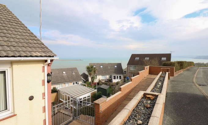 Fishguard Cottage | MURMUR Y MOR, pet friendly, country holiday cottage in Fishguard