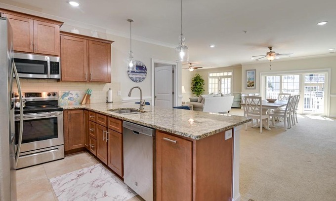 Garden City Apartment | Murrells Inlet Golf Resort Condo 1 Mile to Beach!