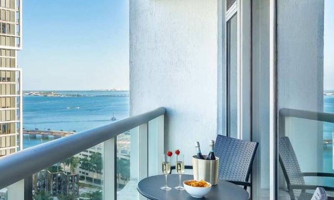 Downtown Miami Apartment | MVR-Icon Brickell High-Rise w Balcony