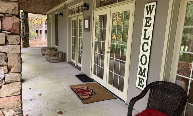 Chapel Hill Cottage | My Place Inn, Your Home Away From Home! - Lower Suite