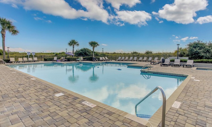 Briarcliffe Acres Condo | Myrtle Beach Condo w/5 Pools: Steps to Shore!