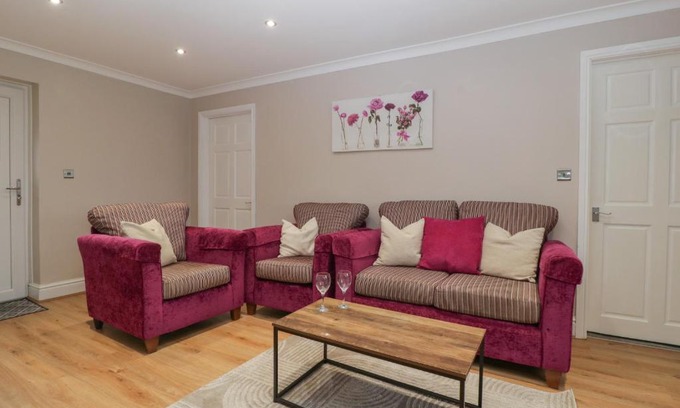 Nantgarw House | Myrtle Cottage