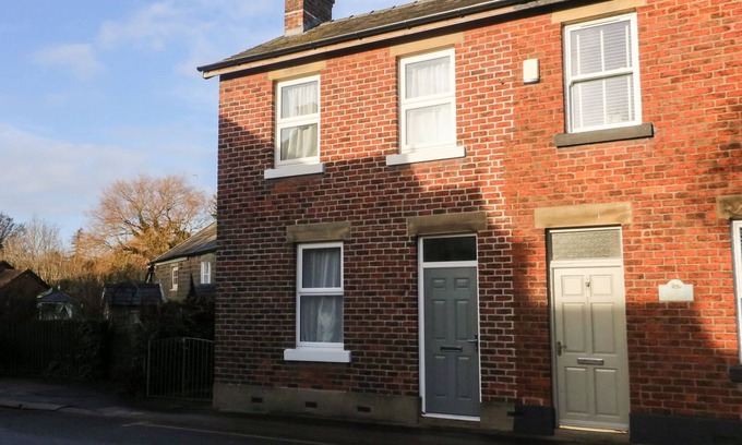 Garstang Cottage | MYRTLE COTTAGE, with a garden in Garstang