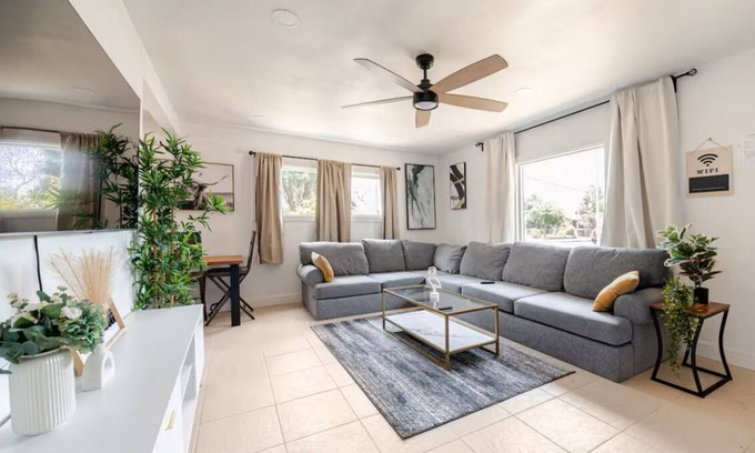 Harbor House | n“Charming 3BR Retreat-Family-Friendly-Near Top Attractions!