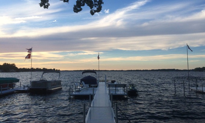 Syracuse House | n Lake Wawasee home directly on lake