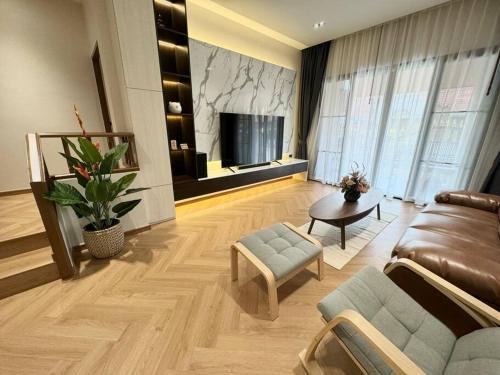 Phuket House | Naka Central Happy Home in Phuket city