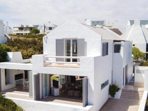 Paternoster House | Namaste - Sea-facing 4 sleeper Holiday Home