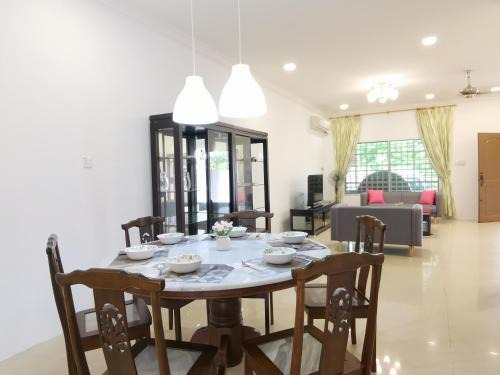 Sibu House | NanSang One Homestay 8pax 4Rooms