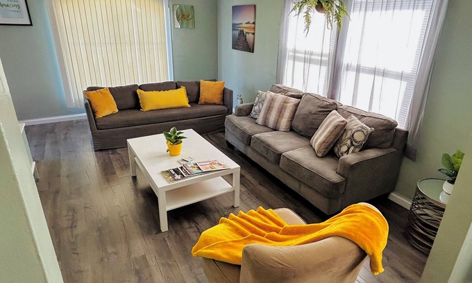 Vallejo House | Napa SF near all popular locations! PET FRIENDLY. King Bed Near Wine Country